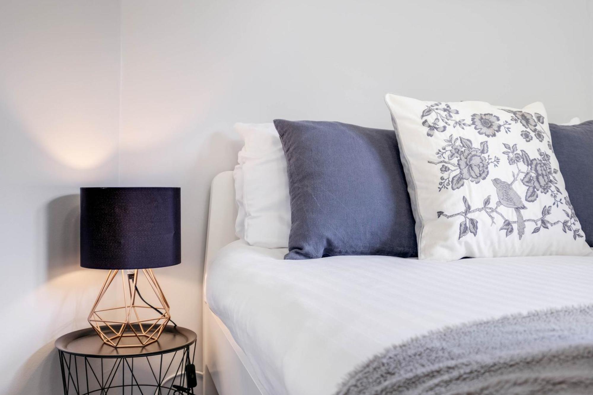 Hanwell 2 Bedroom Maisonette By 360stays