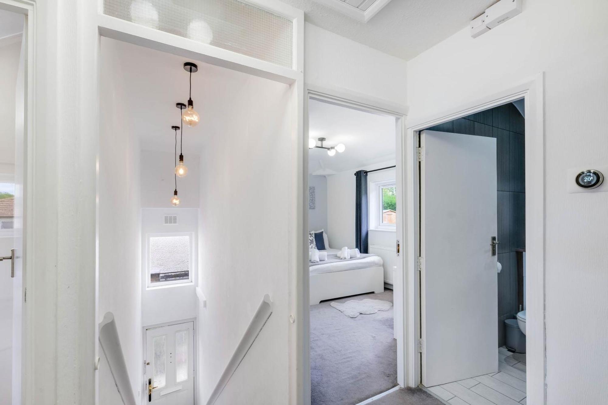 Hanwell 2 Bedroom Maisonette By 360stays * Londra