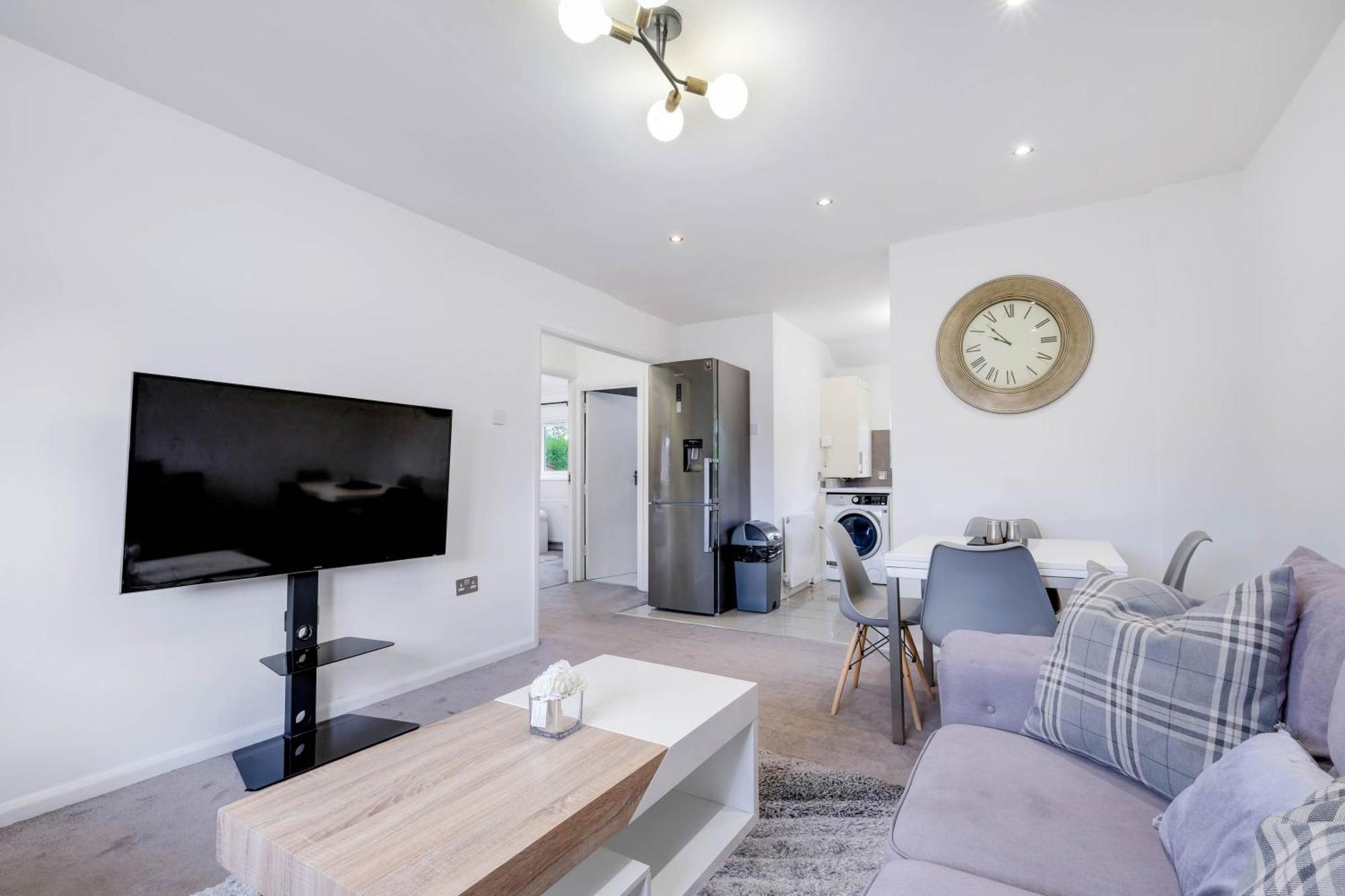 Hanwell 2 Bedroom Maisonette By 360stays Appartamento
