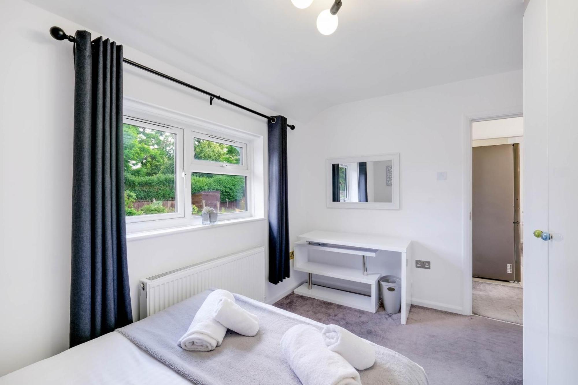 Hanwell 2 Bedroom Maisonette By 360stays Appartamento *