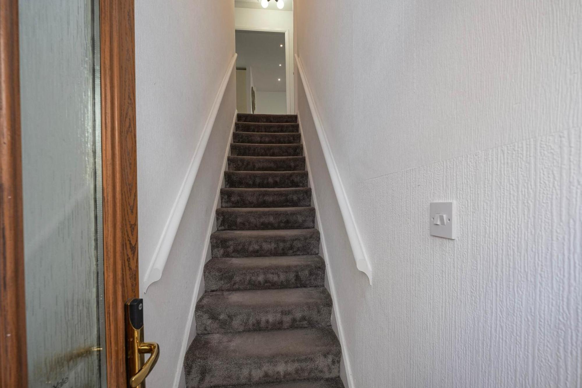 Hanwell 2 Bedroom Maisonette By 360stays