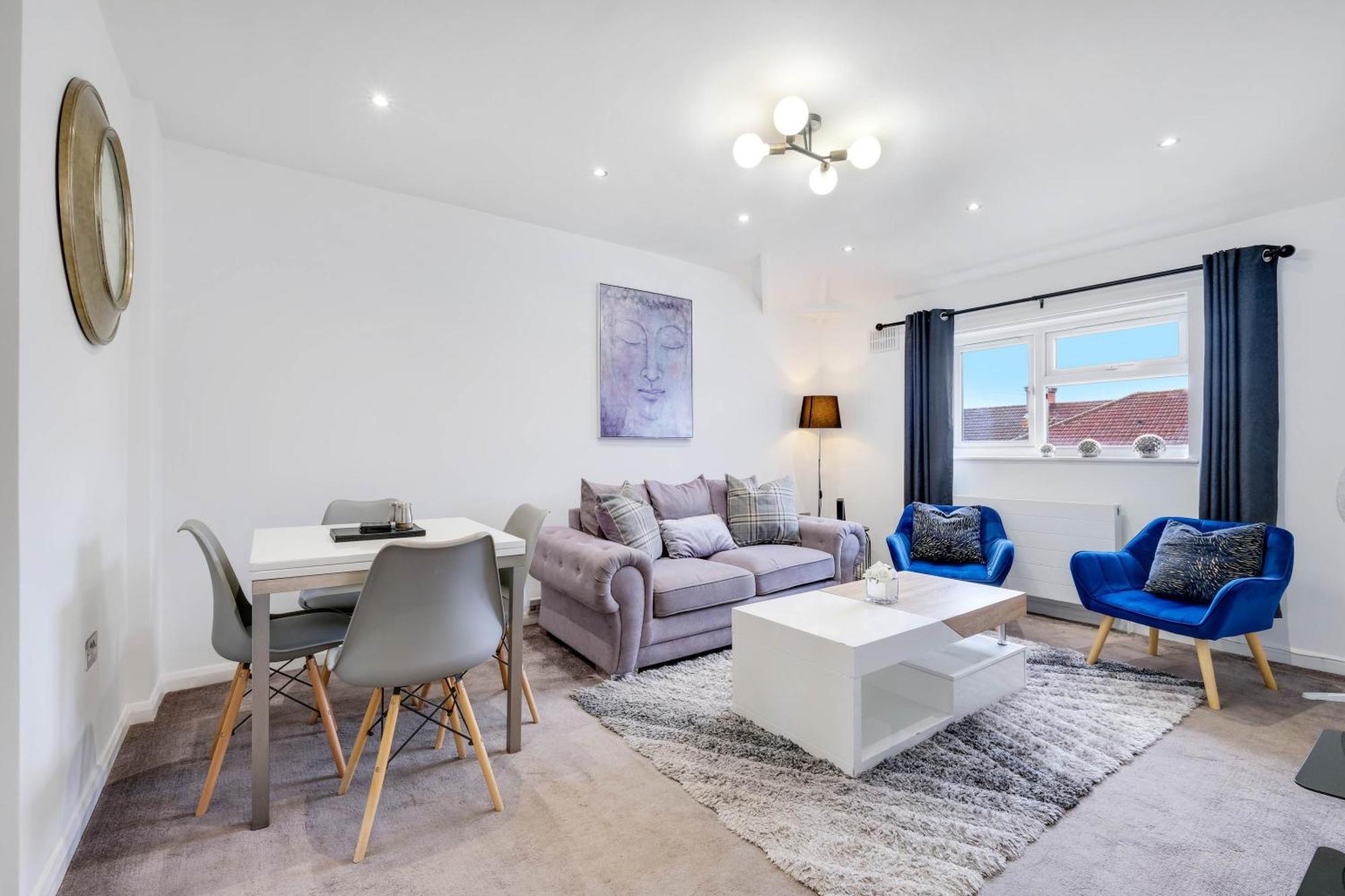 Hanwell 2 Bedroom Maisonette By 360stays Londra