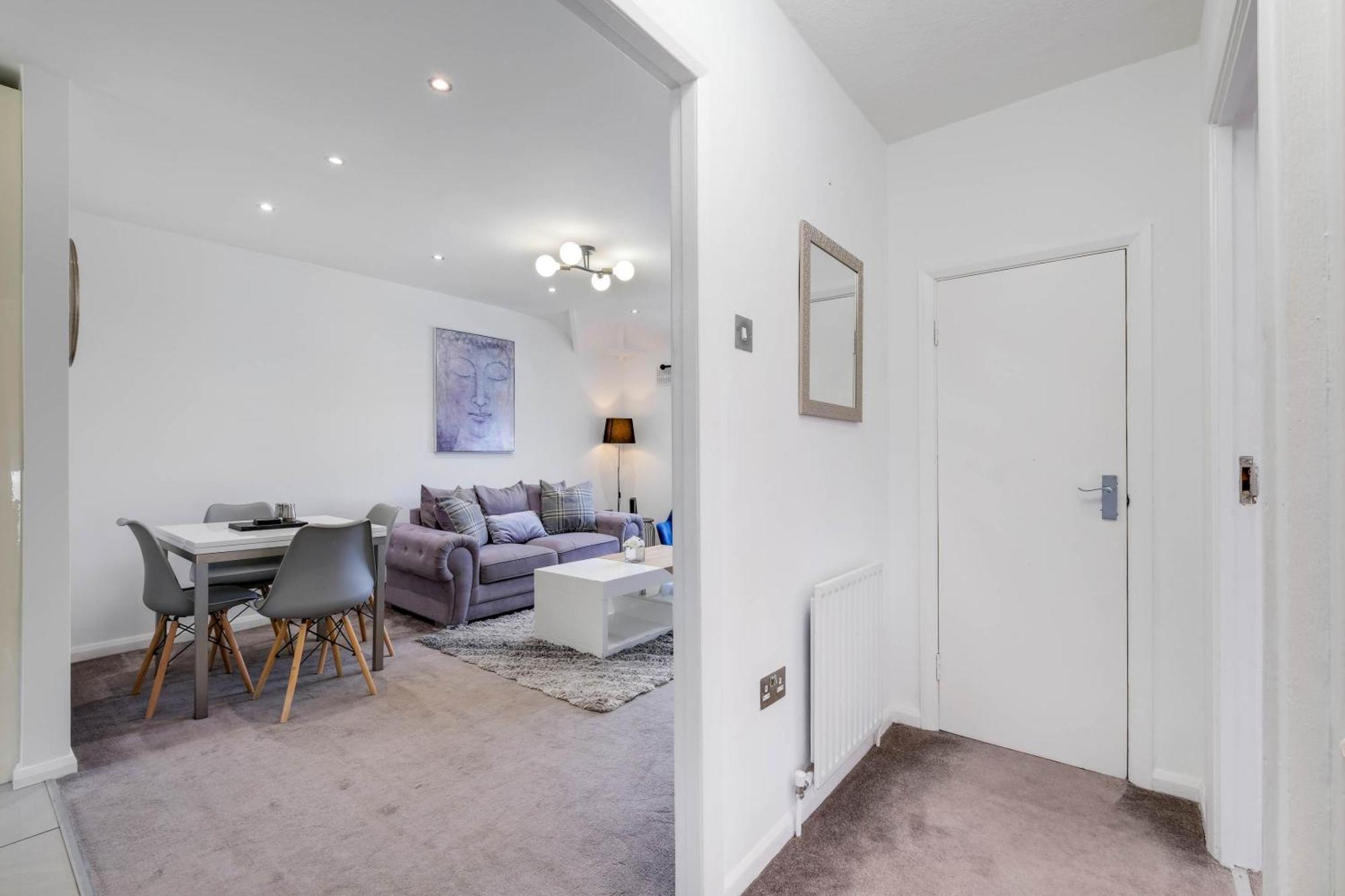 Hanwell 2 Bedroom Maisonette By 360stays * Londra